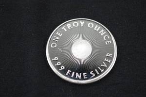 lot A-170 image: 1 Troy Oz .999 Fine Silver Sunshine Minting Round