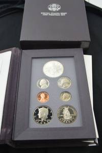 lot A-179 image: 1989 US Mint Prestige Proof Coin Set with Silver Dollar and Box