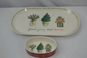 lot 186 image: Creative Co-Op Holiday Platters - Fresh Pine and Berries (2 pcs)