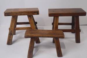 lot 147 image: Set of 3 Rustic Wood Stools