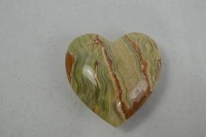 lot 98 image: Polished Green Onyx Heart Accent Decor, 3-Inch