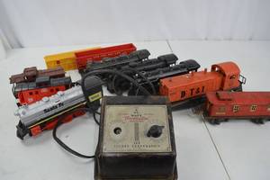 lot 101 image: Lionel Model Train Lot with Locomotives, Cars, Track & Transformer