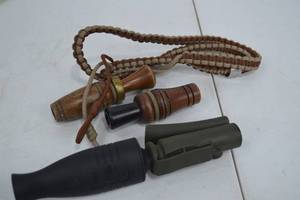 lot 206 image: Duck Calls and Primos Grunt Wheeze Deer Call Set