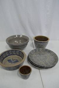 lot 208 image: Beaumont Bros. Pottery Stoneware Spongeware Mix Lot