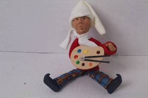 lot 99 image: Kindles Artist Ornament, Handcrafted Figurine, 4 Inches Tall