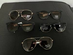 lot 162 image: LOT OF 5 OSCAR BY OSCAR DE LA RENTA Sunglasses (May Have Minor Scratches)