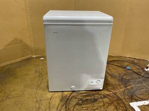 lot 245 image: 5 cu. ft. Manual Defrost Chest Freezer in White