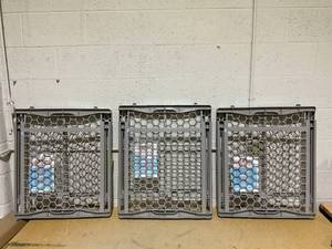 lot 199 image: Regalo Plastic Expandable Pet Gate, 2 L X 42 W X 23 H