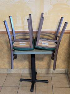 lot 3 image: COMMERCIAL DINING TABLE AND CHAIRS GREEN