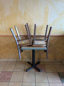 lot 5 image: COMMERCIAL DINING TABLE AND CHAIRS BROWN