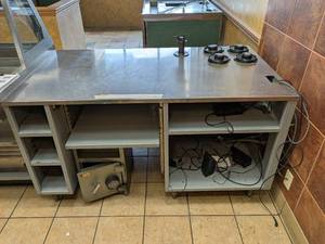 lot 46 image: COMMERCIAL COUNTER W BEVERAGE INSERT