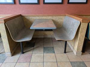 lot 10 image: COMMERCIAL DINING BOOTH