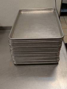 lot 36 image: COMMERCIAL BAKING SHEETS 20PK