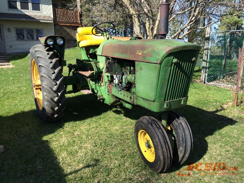 lot 1 image: 1961 John Deer Tractor  Model 2010 R