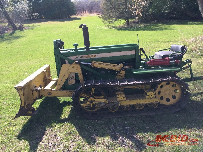 lot 10 image: 1957 John Deer Crawler  Series 420 C