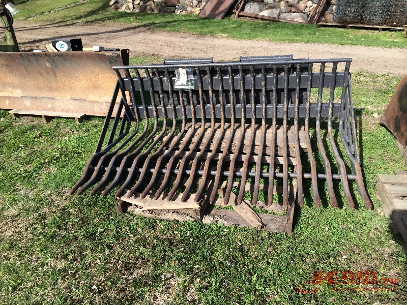 lot 17 image: Bradco Model 16294  SN 215666 Rock bucket 68