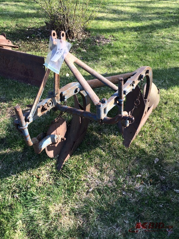 lot 28 image: Ferguson 214 Plow Model 14A