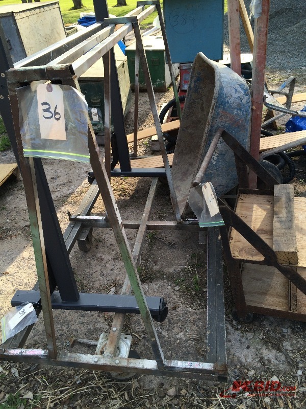 lot 36 image: Storage Rack on casters