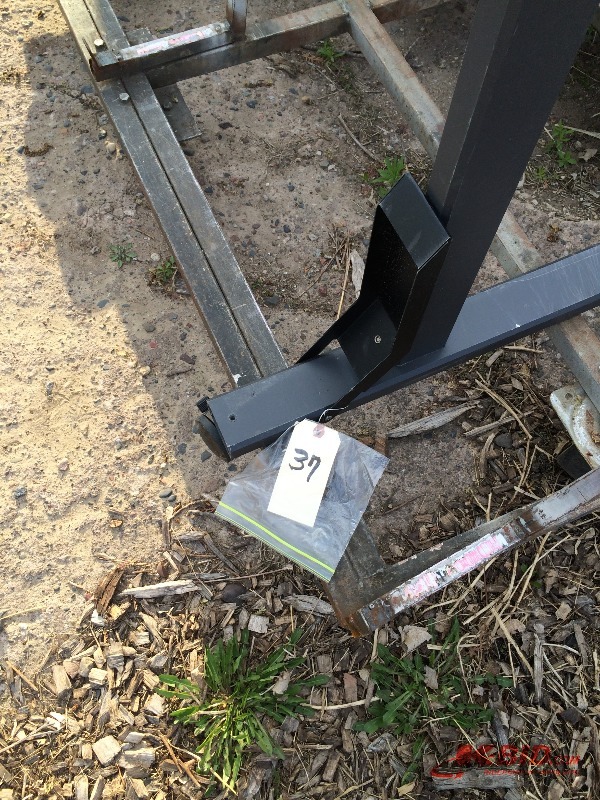 lot 37 image: Storage Rack on casters