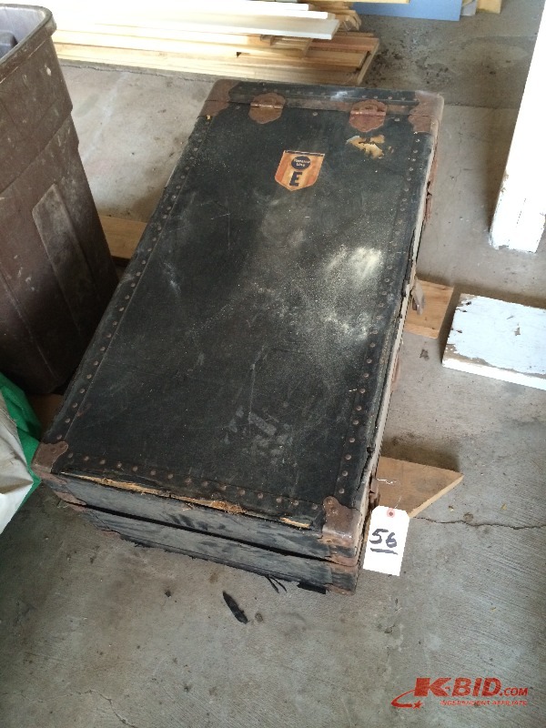 lot 56 image: Early 1900s - Antique Steamer Trunk