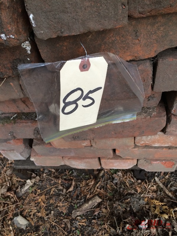 lot 85 image: Pallet of bricks