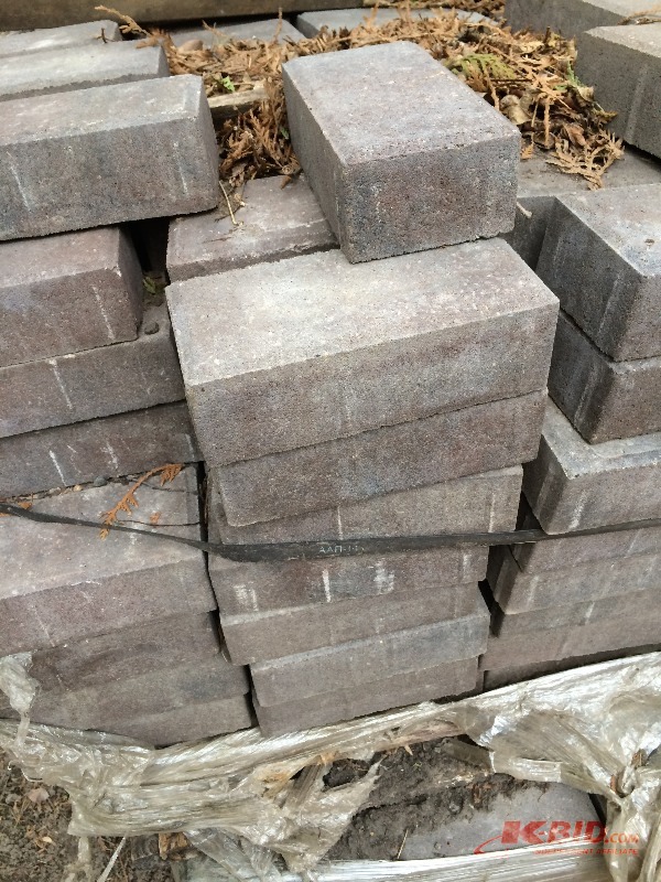 lot 87 image: 2 pallets of brick. Buy it all at your price