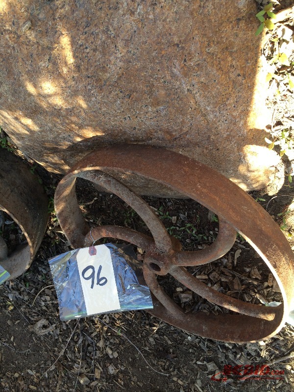 lot 96 image: Old (Antique) Pully 15 x 2 - 34 bore