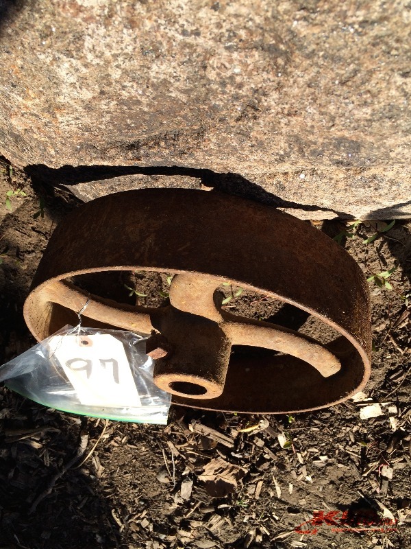 lot 97 image: Old (Antique) Pully 10 x 2 14 - 1 bore