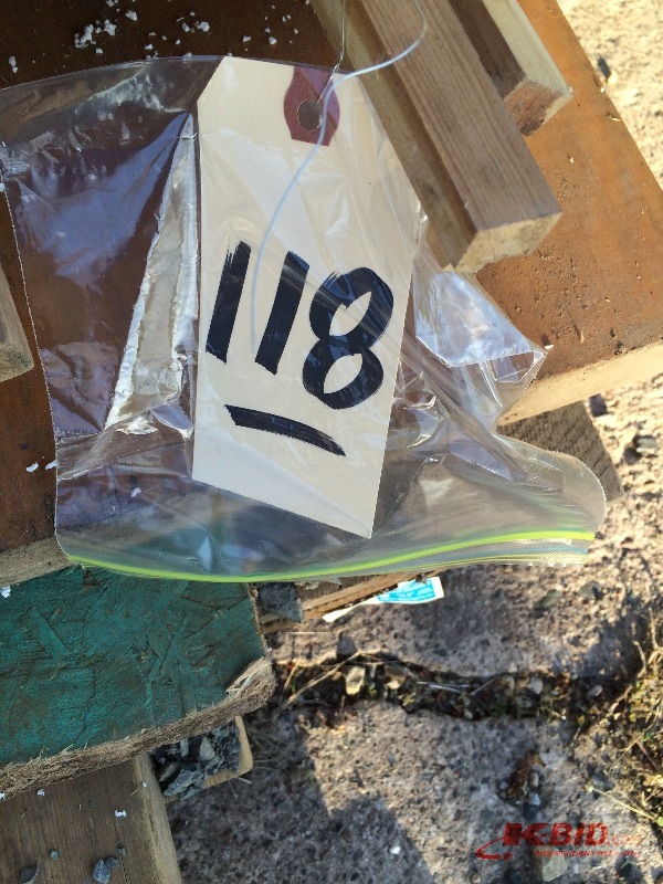 lot 118 image: Random pallet of lumber