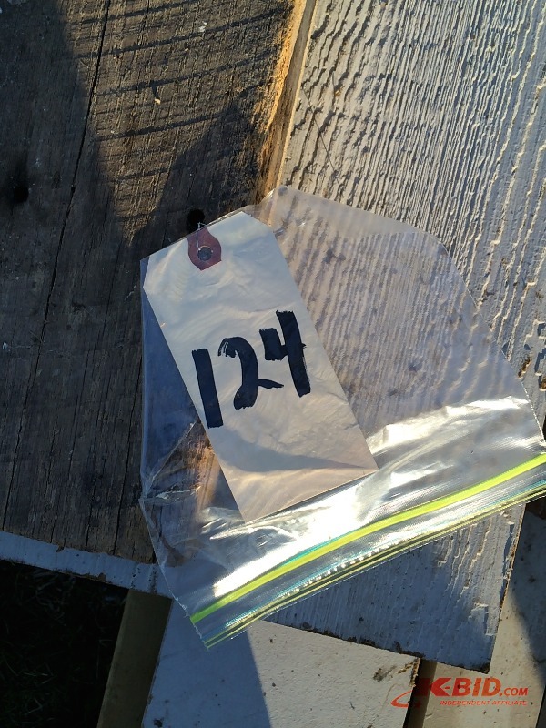 lot 124 image: Random pallet of lumber