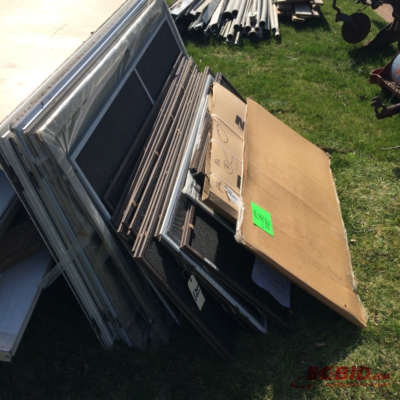 lot 125 image: Window screens and Sliding door screens