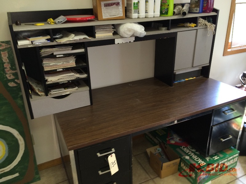 lot 135 image: Metal Office Desk - woodgrain top