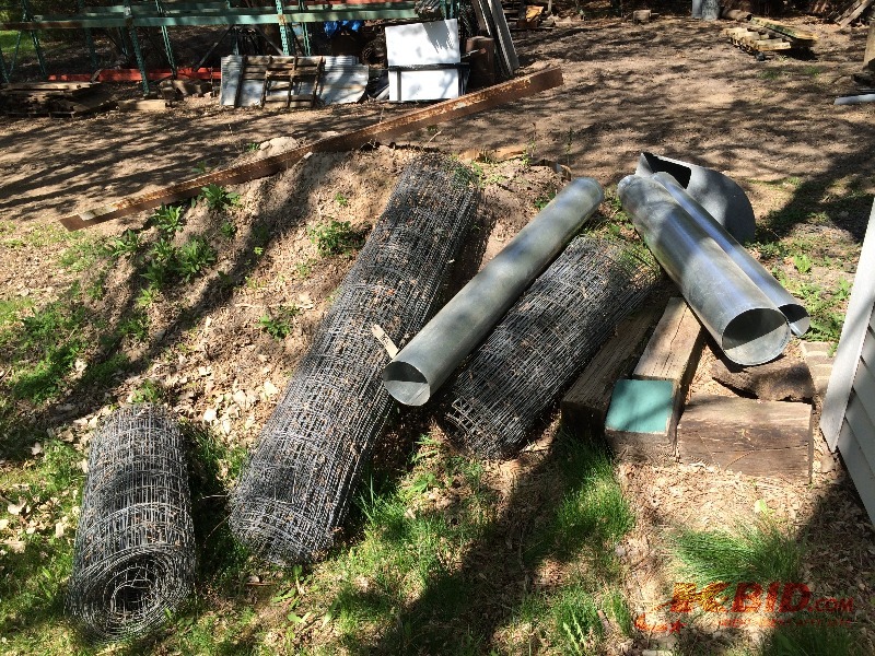 lot 145 image: Fencing and assorted galvanized piping