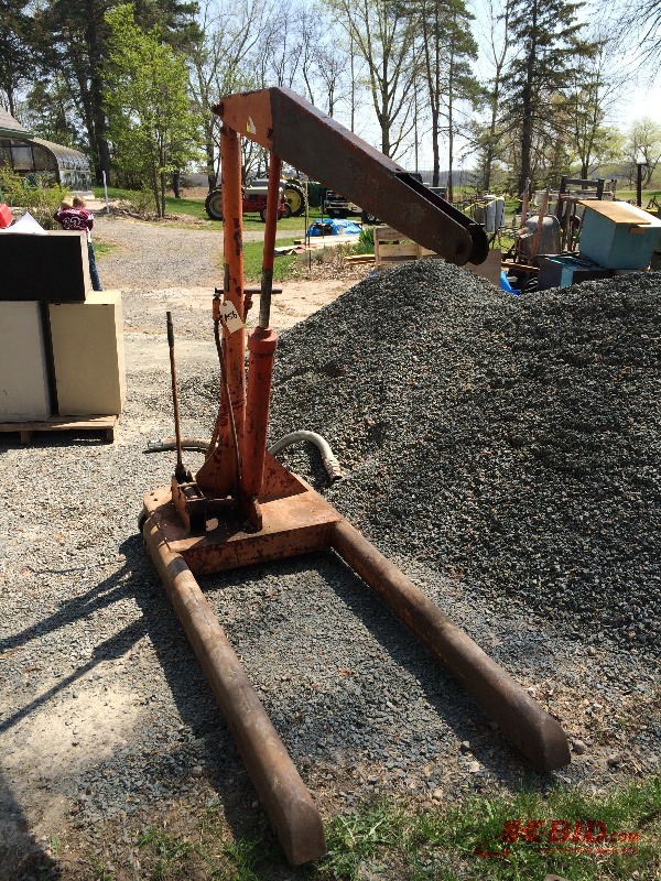lot 156 image: Engine Hoist and attachments