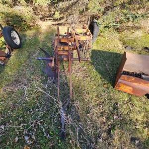 lot 41 image: 3 Bottom Plow-Allis Chalmers