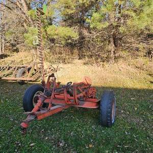 lot 44 image: Allis Chalmers Sickle Mower