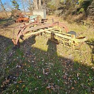 lot 46 image: New Holland Hay Rake
