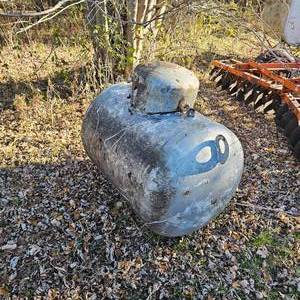 lot 49 image: 125 Gallon Propane Tank