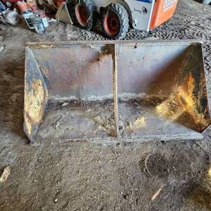 lot 53 image: Snowbucket for Skid Loader wQuicktach, 7ft
