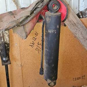 lot 55 image: Bobcat Cylinder, good condition, great for a spare