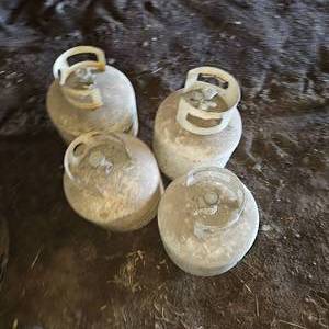 lot 65 image: 4-20lb Lp Cylindars