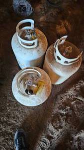 lot 67 image: 3-30lb Propane Tanks(2 Empty-1 Full)