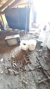 lot 84A image: Fuel Barrel, Large Vise, Large Chain and Misc