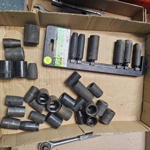 lot 4 image: Lot of Sockets as Pictured