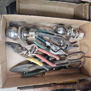 lot 99 image: Lot of 7-8 Tin Snips and Shears