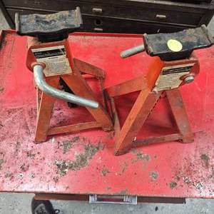 lot 102 image: Pair of 2 Ton Jack Stands