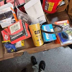 lot 105 image: Oil Filters, Cat and Water Seperator