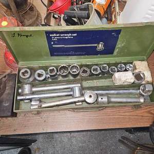 lot 121 image: Lot of Traps and 34 Drive Socket Set, Extentions, Torch Gauges, Horse Shoes