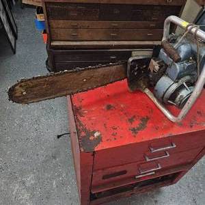 lot 124 image: 1950s Classic Homelite Chainsaw Complete Original