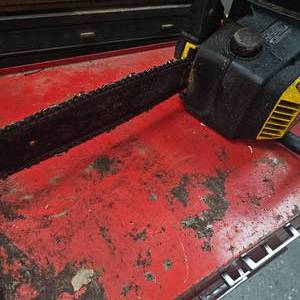 lot 127 image: McCullog MAC 3200 Chainsaw
